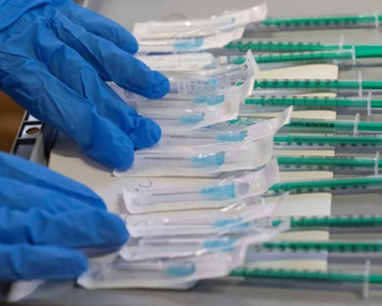 Commentary: People think they don’t need a fourth COVID-19 vaccine shot. They’re wrong