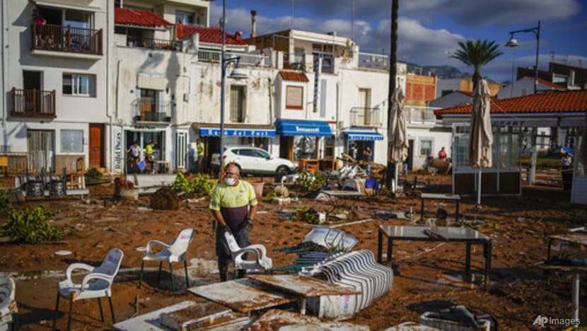 Floods sweep cars into sea, damage homes in northeast Spain