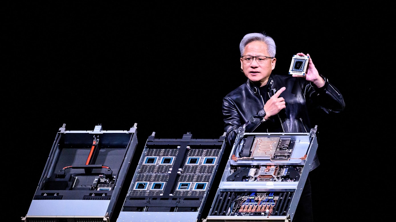 黄仁勋：英伟达营收明年底前料达1万亿美元