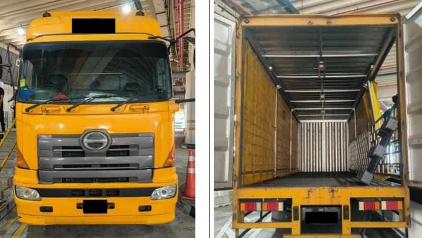 லாரிக்குள் ஒளிந்துகொண்டு சிங்கப்பூரிலிருந்து வெளியேற முயன்ற மலேசியர் கைது 