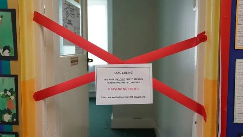 Ratusan bangunan sekolah Britain mungkin reput & tidak selamat Ratusan bangunan sekolah Britain mungkin reput & tidak selamat