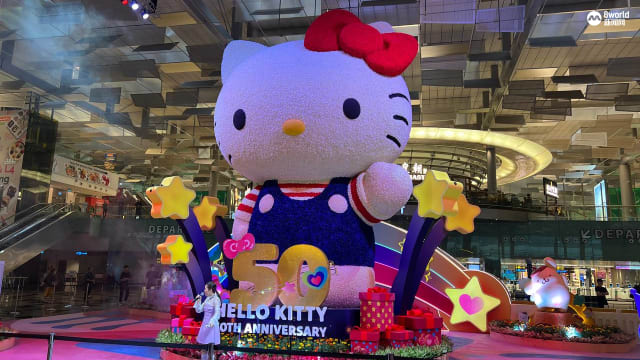 每周精选：八米凯蒂猫亮相樟宜机场！