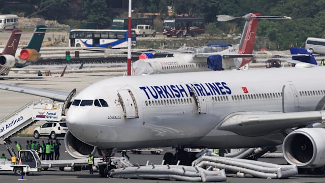 土耳其航空客机尼泊尔降落时起火 幸无伤亡