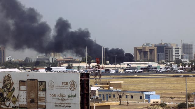 苏丹军方和武装组织爆发战斗 至少25人丧命