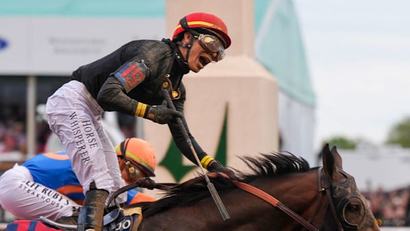 Horse racing-Golden Tempo wins thrilling Kentucky Derby as trainer DeVaux breaks barrier