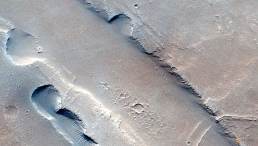 Whirlwind 'dust devils' reveal blustery conditions at Martian surface