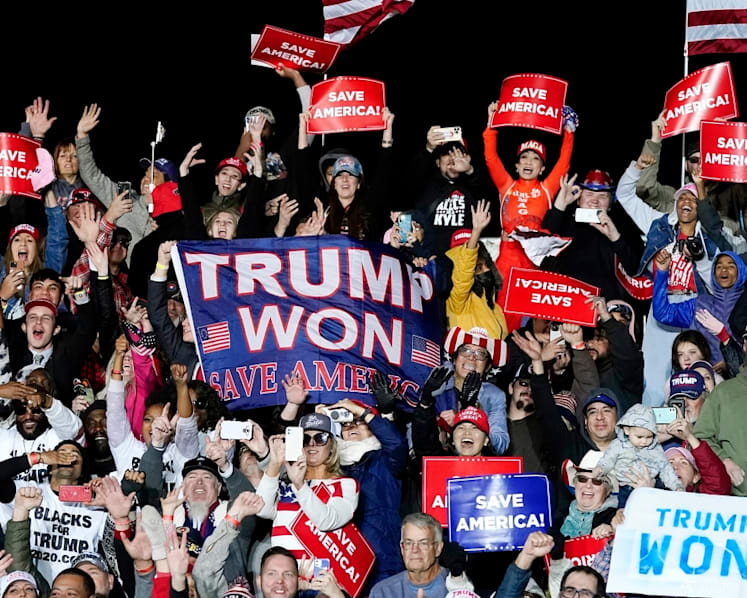 Trump rings in 2023 facing headwinds in his White House run