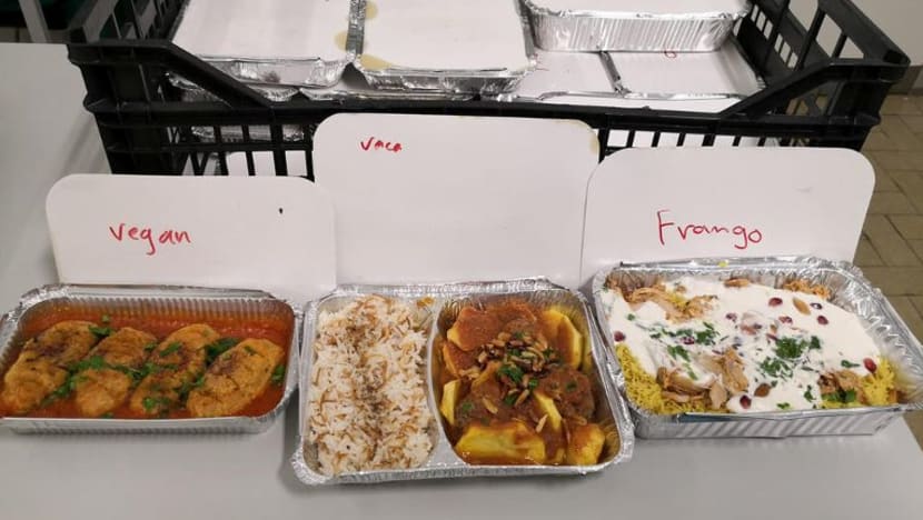 Pelarian Syria ini sediakan makanan percuma untuk kakitangan perubatan Portugal