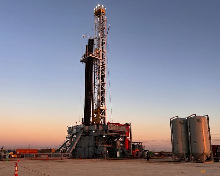 Oil prices barely changed as investors assess US-Iran peace talks and Gulf exports