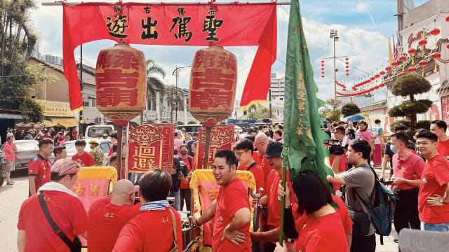 柔佛古庙清洗街道 众神上轿 巡游盛会揭序幕 