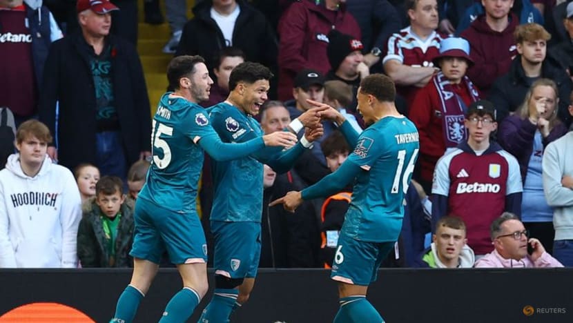 Man City go top with Saints win, Villa up to third despite draw Man City go top with Saints win, Villa up to third despite draw