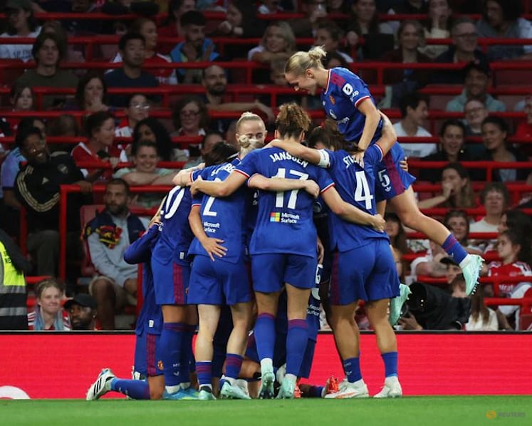 Holmberg's stoppage-time goal rescues Arsenal draw at Man United in WSL