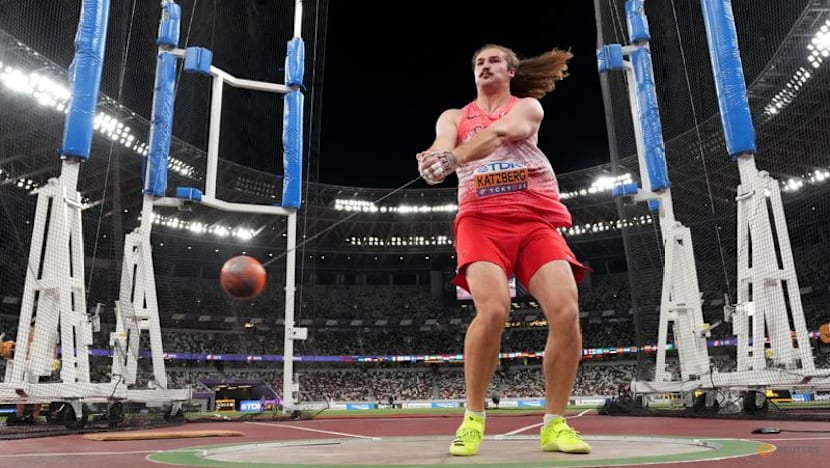 Katzberg retains world hammer title with monster throw