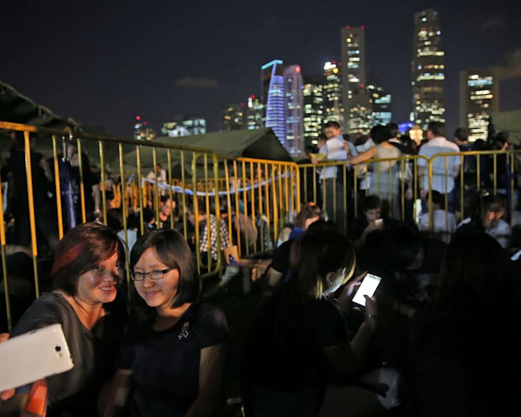No let-up in surge to pay respects