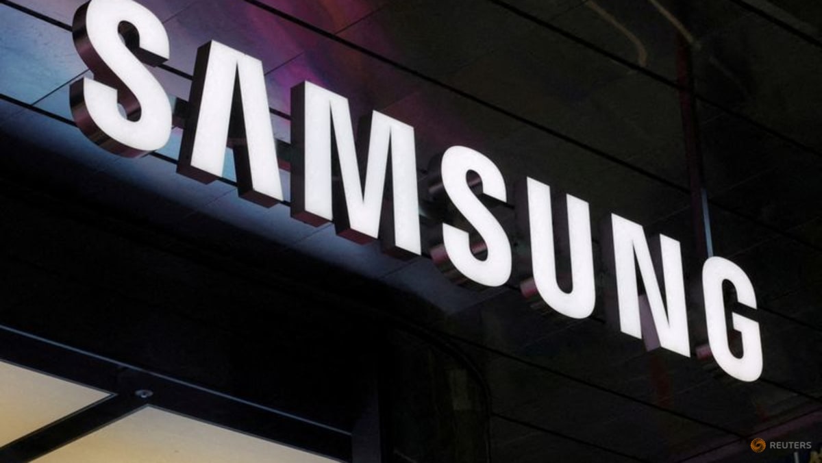 Samsung Elec invests $175 million to become top shareholder 