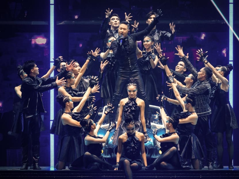 Jacky Cheung wows Singapore concert crowd with the same perfect split he did in Macao Jacky Cheung wows Singapore concert crowd with the same perfect split he did in Macao