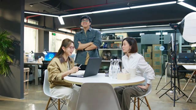 新闻女王2（第8集）：文慧心专注解谜网站