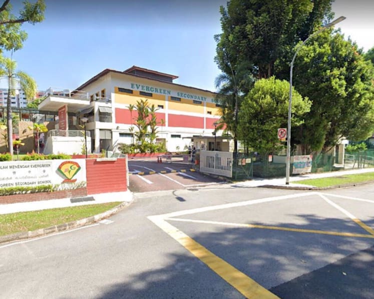 Evergreen Sec students told to stay away, sent home after false bomb threat; teen assisting with police investigations