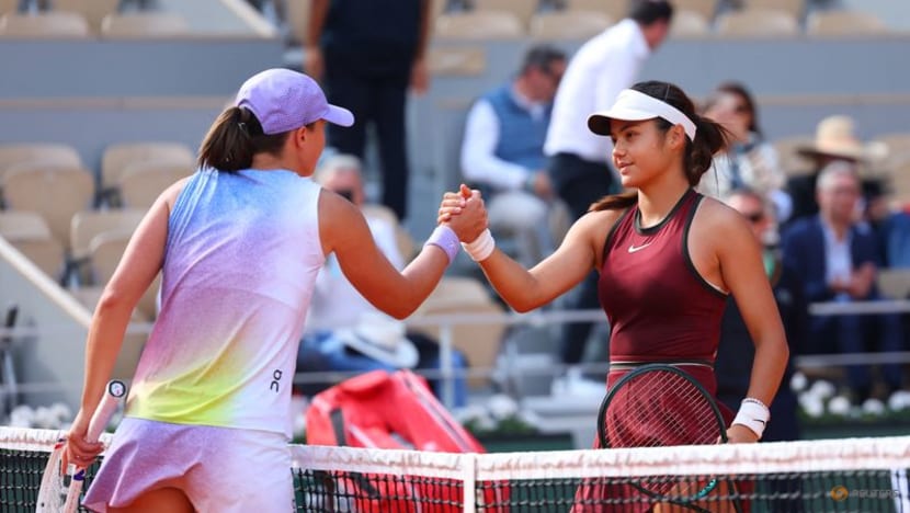 Four-time champion Swiatek crushes Raducanu to book French Open third round spot