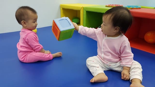 政府将大幅调低全日制托儿和托婴服务费