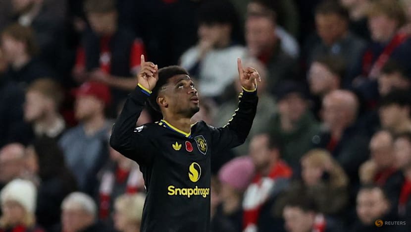 Stunning Diallo volley earns Man United battling point at Forest