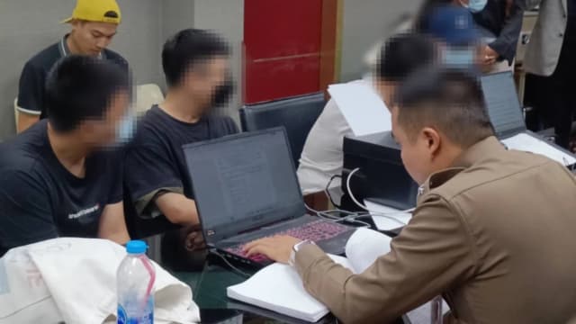 闯入曼谷坍塌建筑搬走文件 四中国男子被判缓刑罚款