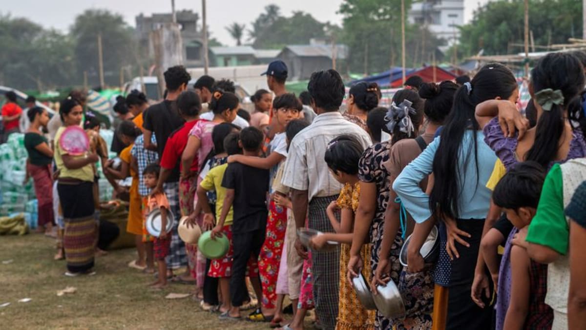 Myanmar quake survivors sleep on streets, face shortage of food and water