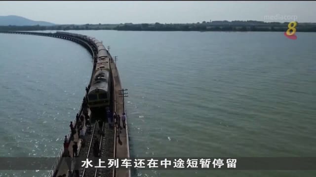 水库水位高促旅游发展 水上列车穿越泰国中部