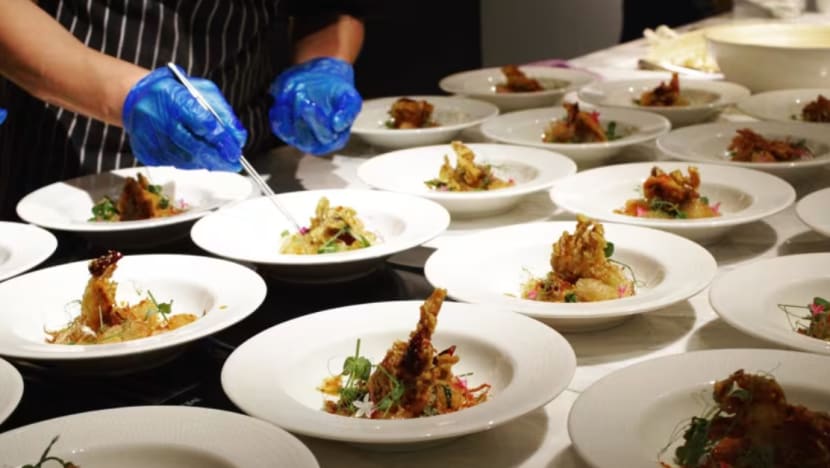 Operasi Shiok Kitchen Catering digantung selepas 95 individu jatuh sakit akibat keracunan makanan Operasi Shiok Kitchen Catering digantung selepas 95 individu jatuh sakit akibat keracunan makanan