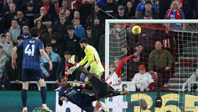 Sunderland halt Arsenal's winning run with last-gasp 2-2 draw