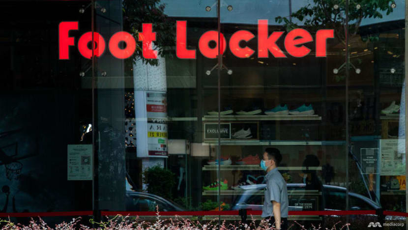 Penjual semula kasut didenda beri sogokan kepada pekerja Foot Locker Penjual semula kasut didenda beri sogokan kepada pekerja Foot Locker