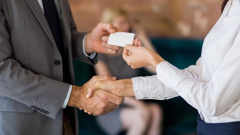 Commentary: Want to up your networking game outside of LinkedIn? Don't write off the business card yet