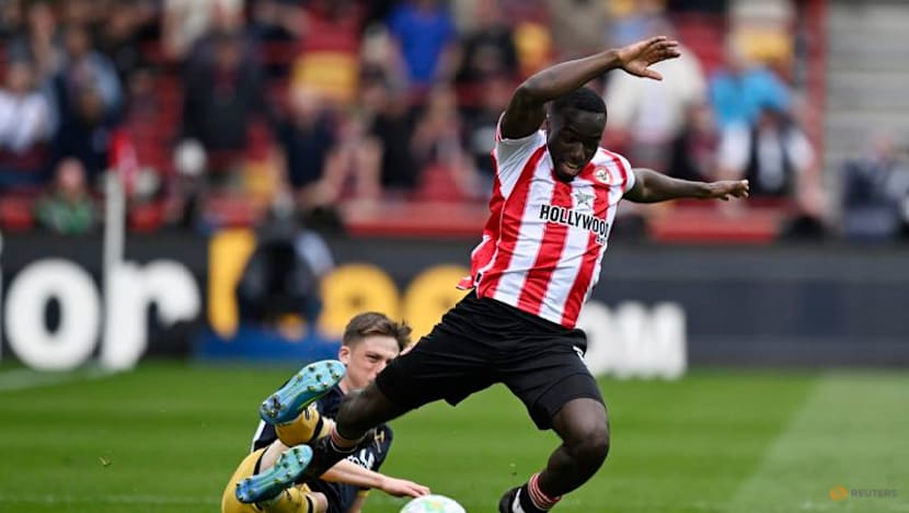 Arsenal blow away Fulham to turn up heat on Man City, West Ham suffer blow