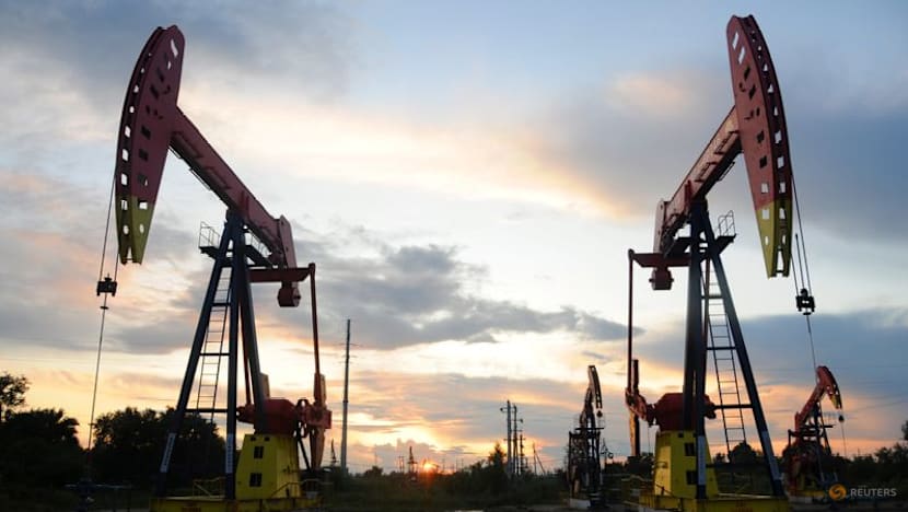 Oil climbs to one-month high as US, Iran step up attacks in Strait of Hormuz