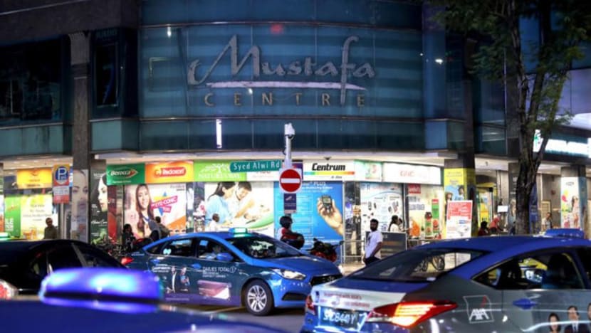 Perniagaan merosot, Mustafa Centre hantar pulang pekerja asing yang luput tempoh pas kerja