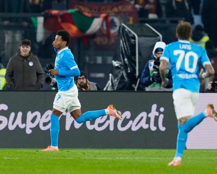 Napoli thwart Roma's bid to reclaim top spot with 1-0 away win