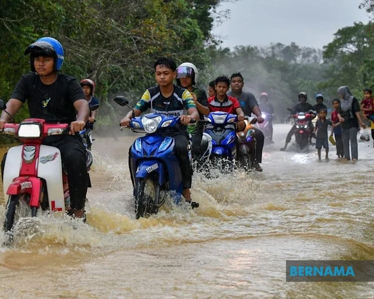 Malaysia floods force more than 66,000 people into relief centres; heavy rain expected in Johor, Pahang