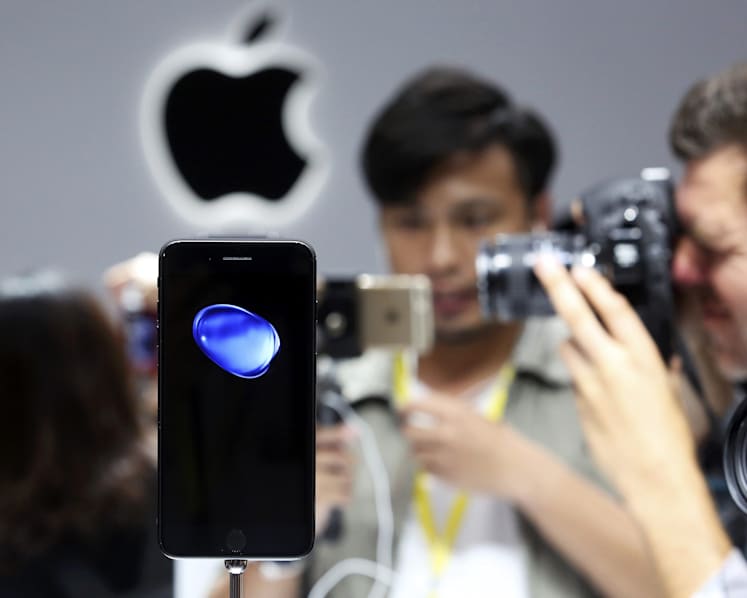 Some Singtel customers still face difficulties pre-ordering iPhones on site