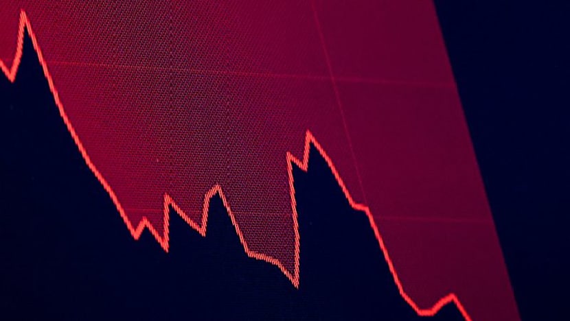Financial stocks fall with AI and flattening yield curve in focus