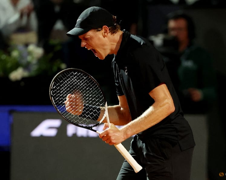Sinner closes in on Italian Open final before rain halts Medvedev clash