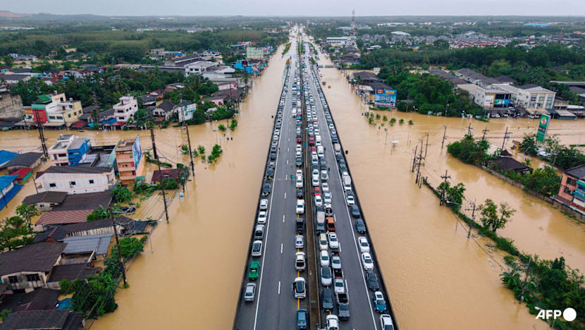 Thailand to send aircraft carrier for flood relief as rains intensify