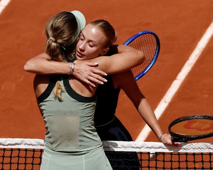 Kalinskaya holds nerve to beat Potapova, reach Paris quarter-finals