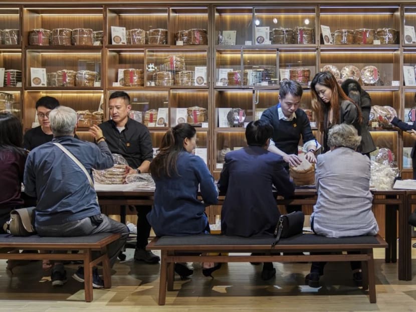 Investors and collectors gather at L&H Auction’s vintage tea exhibition and auction in November 2019.