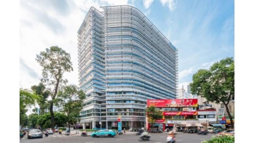 Daikin’s new head office building in Vietnam conceptualized and designed by Nikken Sekkei, has achieved the world’s first three Platinum certifications for environmental and health standards