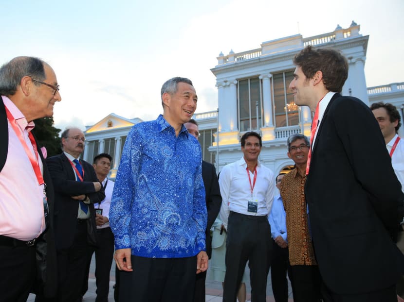 Prime Minister Lee Hsien Loong (blue) at the Founders Forum Smart Nation Singapore Welcome Reception at the Istana on 20 April 2015. Photo: Wee Teck Hian