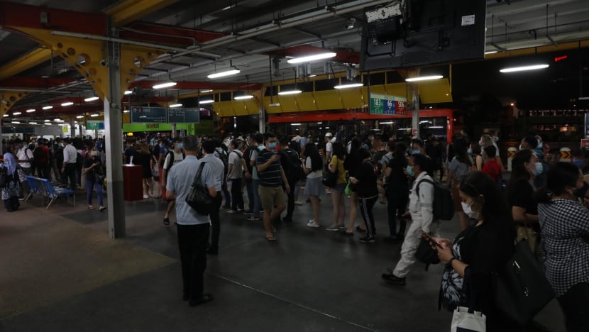 Ong Ye Kung apologises for a ‘rough and stressful’ night of MRT train breakdowns