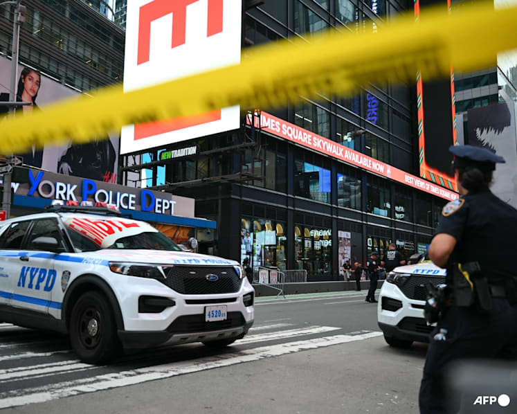 Woman shot by police after stabbing two people in New York: Reports Woman shot by police after stabbing two people in New York: Reports