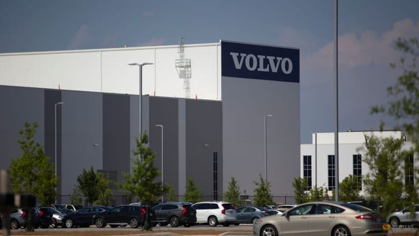 Volvo Cars lowers profit margin target Volvo Cars lowers profit margin target
