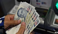 சிங்கப்பூருக்குள் அடிக்கடி நுழைந்து S$1 மில்லியனை ATM-லிருந்து எடுத்த மலேசியர்கள் - குற்றத்தை ஒப்புக்கொண்டனர்