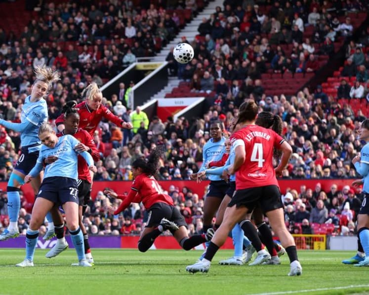 Man City close on WSL title with 3-0 derby win, Arsenal down Spurs